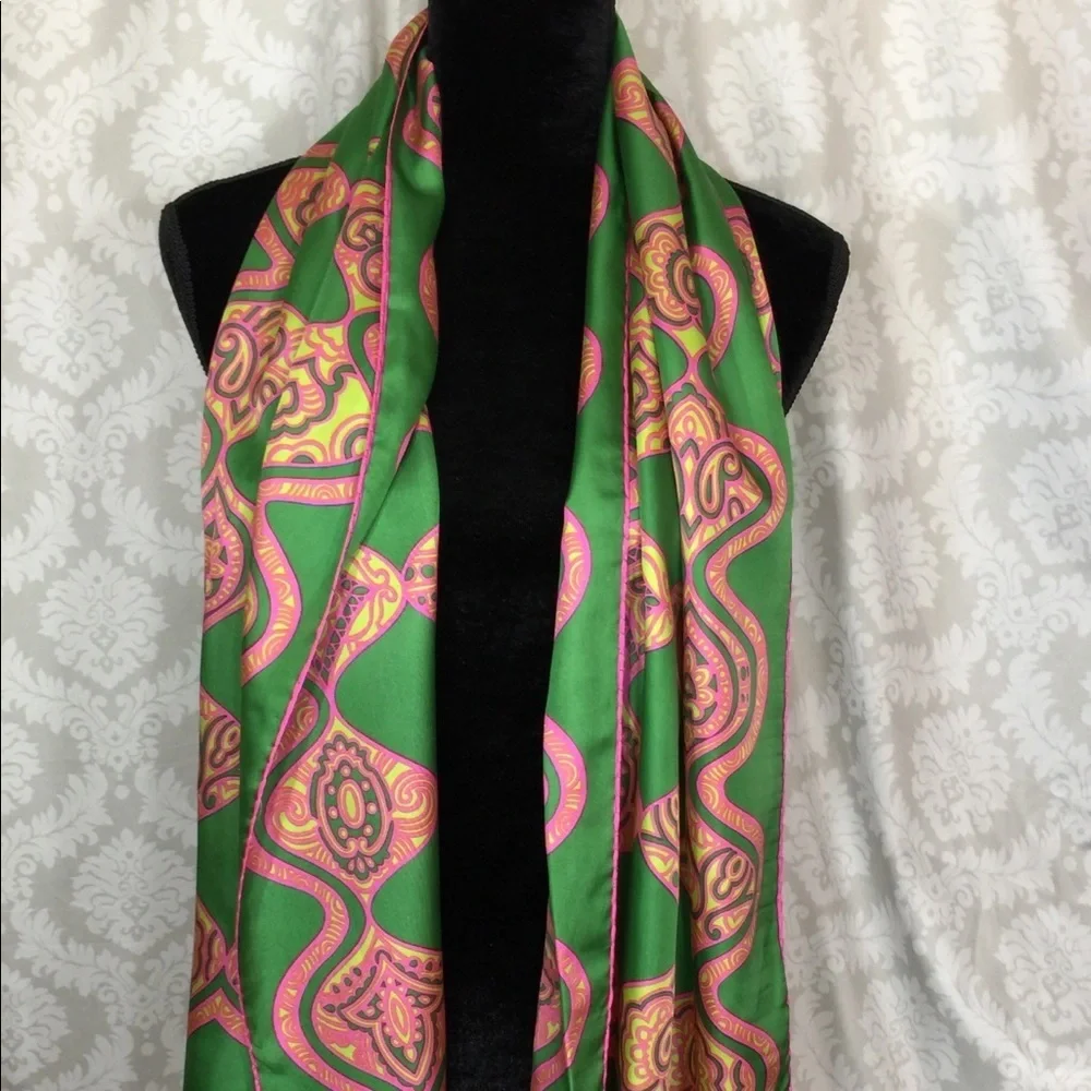 ⭐️HP⭐️Vintage Burmel Silk Scarf  MINT